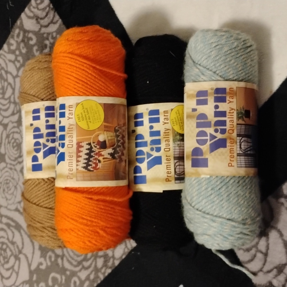 Lot 5 pop n yarn
